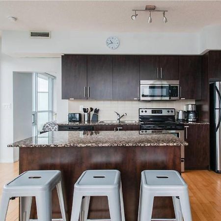 Toronto Downtown Core Two Bedroom Condo With Cn Tower View, Free Parking Exterior photo